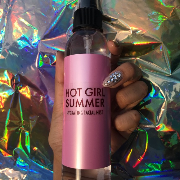 HOT GIRL SUMMER HYDRATING FACIAL MIST - Picture 5 of 5